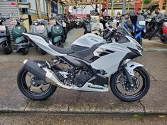 カワサキ　Ｎｉｎｊａ　４００　２０２３年モデル　パールブリザードホワイト　ＥＴＣ　ＵＳＢ　スライダー　ワンオーナー車