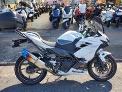 カワサキ　Ｎｉｎｊａ　４００　２０２３年モデル　パールブリザードホワイト　トリックスターフルＥＸマフラー　スライダー　スモークスクリーン他