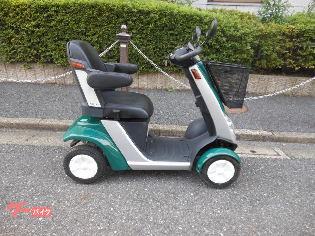 ホンダ電動四輪車いす 「モンパルML100」 電動四輪車いす「モンパルML100」を新発売 | Honda 企業情報サイト