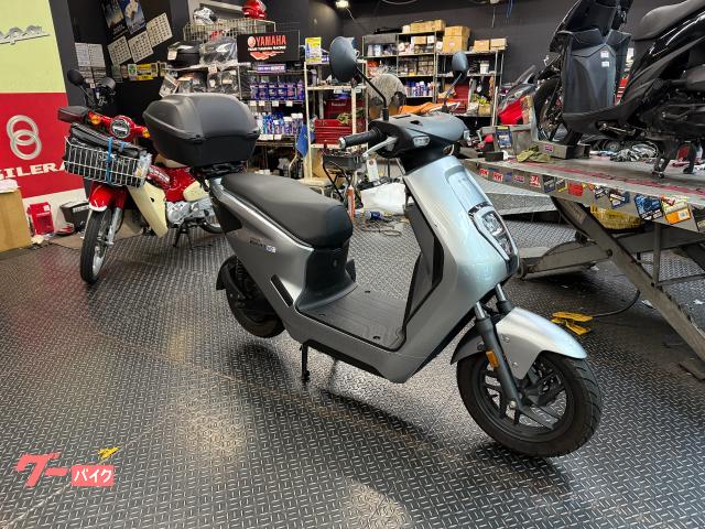 ＥＭ１　ｅ：　ワンオーナー　バッテリー・充電器付き