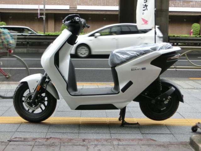 ホンダ EM1 e： バッテリー・充電器セット｜SCS 上野新館｜新車 