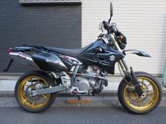 スズキ　ＤＲ−Ｚ４００ＳＭ　マルケジーニ製ホイール　ヨシムラ製フルエキゾーストマフラー　ＦＣＲキャブ　ウオタニＳＰ２
