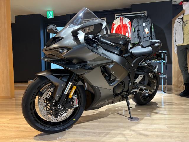 カワサキ Ninja ZX－10R 2026年 最新モデル 上下