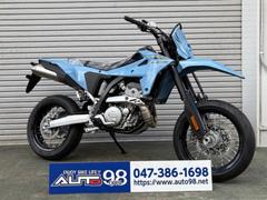 スズキ　ＤＲ−Ｚ４ＳＭ　ＥＲ１ＡＨ　スカイグレー