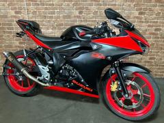スズキ　ＧＳＸ−Ｒ１２５　ヨシムラマフラー　リアフェンダーレスキット　マッドガード　ＬＥＤウインカー　ヘルメットホルダー　バーエンド