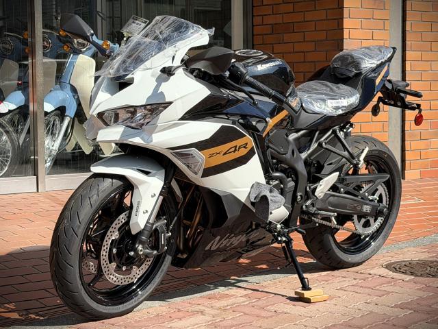 GWセール価格‼️39800円4stバイク‼️ カワサキ Ninja ZX－4RR KRT EDITION 2026年