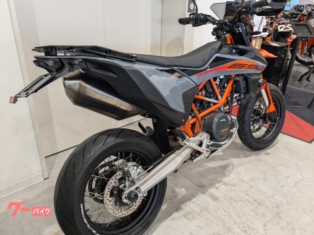 ＫＴＭ ６９０ＳＭＣ Ｒ｜ＫＴＭ ＴＯＫＹＯ ＢＡＹ（Ｈｕｓｑｖａｒｎａ Ｍｏｔｏｒｃｙｃｌｅｓ ＴＯＫＹＯ ＢＡＹ ， ＧＡＳＧＡＳ ＴＯＫＹＯ  ＢＡＹ ）｜新車・中古バイクなら【グーバイク】