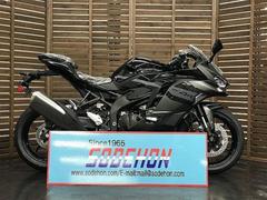カワサキ　Ｎｉｎｊａ　ＺＸ−４Ｒ　ＳＥ　２０２６年モデル　メタリックマットグラフェンスチールグレー・メタリックスパークブラ