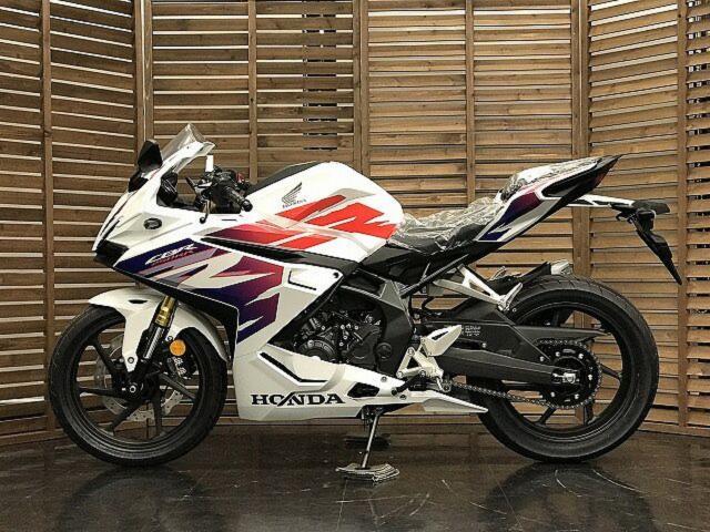 【新品】CBR250RR サイドカウル パールグレアホワイト(2025年モデル) ホンダ CBR250RR 2025年モデル パールグレアホワイト
