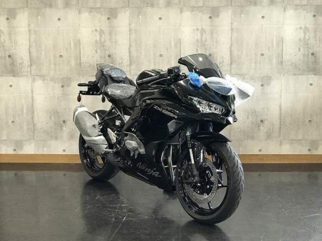 カワサキ Ninja ZX－25R 2027年モデル メタリック