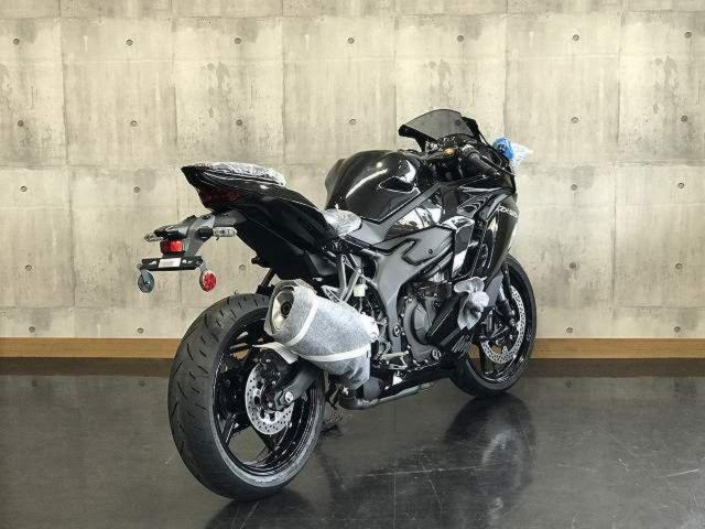 カワサキ Ninja ZX－25R 2027年モデル メタリック