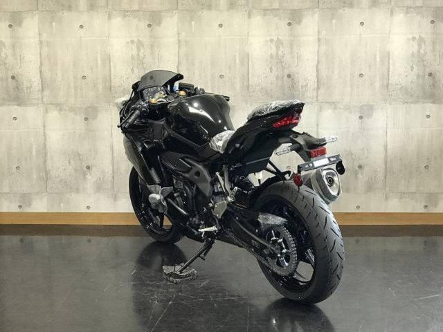 カワサキ Ninja ZX－25R 2027年モデル メタリック