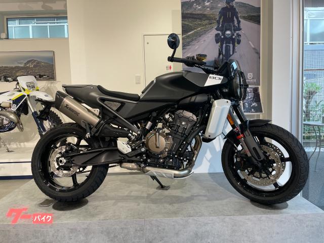 HUSQVARNA スヴァルトピレン801 2024 アクラポ