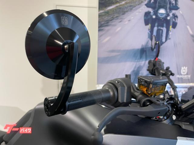 HUSQVARNA スヴァルトピレン801 2024 アクラポ