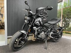 ＴＲＩＵＭＰＨ　トライデント６６０　ＥＴＣ　ＵＳＢ　タンクバッグ　クイックシフター　グラブハンドル　タンクパッド