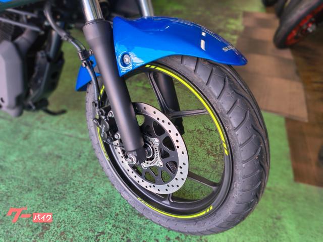 スズキ GIXXER 150 '2026 最新モデル ヘルメットホルダー