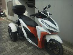 トライク　ホンダ　クリック１５０トライク　ホワイト　キャリアボックス　グリップヒーター付き