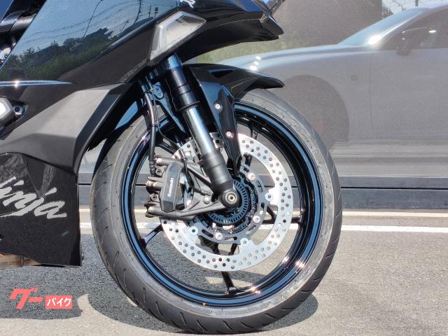 カワサキ Ninja ZX－25R SE メタリックスパークブラック