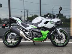 カワサキ　Ｎｉｎｊａ　７　Ｈｙｂｒｉｄ　メタリックブライトシルバー・メタリックマットライムグリーン