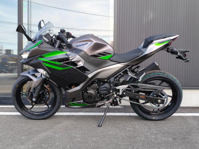 カワサキ Ninja 400 メタリックマットグラファイトグレー