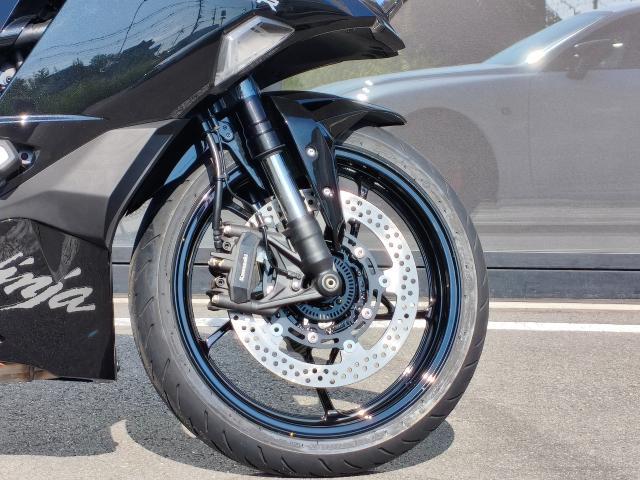 カワサキ Ninja ZX－25R SE メタリックスパークブラック