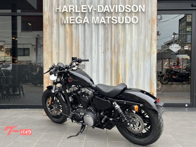 HARLEY-DAVIDSON 純正 タンク 黒 ヘコみあり 中古 ハーレー Harley-Davidson 2012年モデル発売