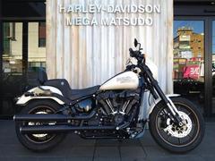 ＨＡＲＬＥＹ−ＤＡＶＩＤＳＯＮ　ＦＸＬＲＳ　ソフテイル　ローライダーＳ　ホワイトサンドパール　認定中古車　２名登録仕様　クラッシュバー　ＶＰ　ＥＴＣ　シート他