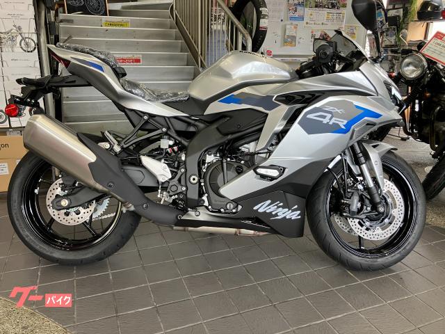 Ninja ZX−4R SE 2027年モデル・ギャラクシーシルバー
