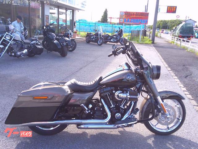 ＣＶＯ　ＦＬＨＲＳＥ６　ロードキング　２０１４Ｙ　ＣＦＲマフラー　サウンドバー　Ｋ＆Ｈシングルシート　１４インチハンドル他カスタム