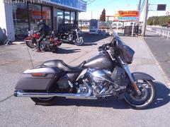 ＨＡＲＬＥＹ−ＤＡＶＩＤＳＯＮ　ＦＬＨＸ　ストリートグライド　２０１４ｙ　１０３モデル　バックギヤ　ロワカウル　前後エンジンガード　マグナフローマフラー他カスタム