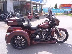 ＨＡＲＬＥＹ−ＤＡＶＩＤＳＯＮ　ＦＬＨＴＣＵＴＧ　トライグライドウルトラ　２０１９Ｙ　前後ＰＭホイール　ランニングボード　フルエキ　４．５インチマフラー