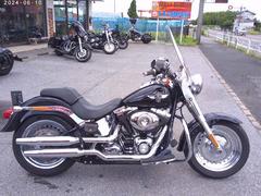 ＨＡＲＬＥＹ−ＤＡＶＩＤＳＯＮ　ＦＬＳＴＦ　ファットボーイ　２０１３Ｙ　純正ＬＥＤヘッドライト　エンジンガード　ウインドシールド　ＥＴＣ付き