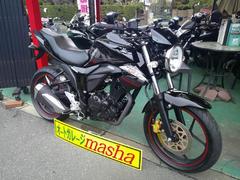 スズキ　ＧＩＸＸＥＲ　１５０　ファイバーワークス製丸目ヘッドライト＆フェンダーレス仕様　ゴールドチェーンスプロケ仕様