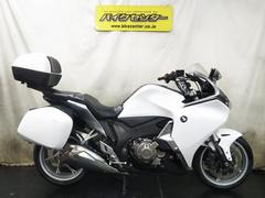 ホンダ　【初売り】　ＶＦＲ１２００Ｆ　ＤＣＴ　パールサンビームホワイト　ハリケーンバーハンドル　グリップヒーター　ＥＴＣ　メインキー３本