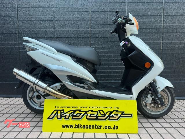 シグナスＸ　２０１２年モデル　ホワイト　カスタムＬＥＤウインカー　カスタムマフラー　ＬＥＤヘッドライトバルブ変更　インジェクション