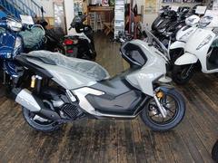 ホンダ　ＡＤＶ１６０パールスモーキーグレー