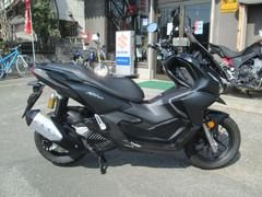 ホンダ　ＡＤＶ１６０　２０２３年モデル　大型スクリーン　スポイラー　ハンドルアップスペーサー　サイドスタンドプレート