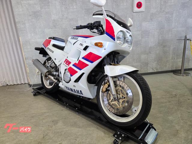 ヤマハ FZR250 水冷DOHC4気筒ジェネシスエンジン・2KR