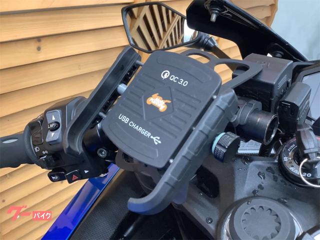 カワサキ ニンジャZX－4R SE 2024年モデル USBソケット