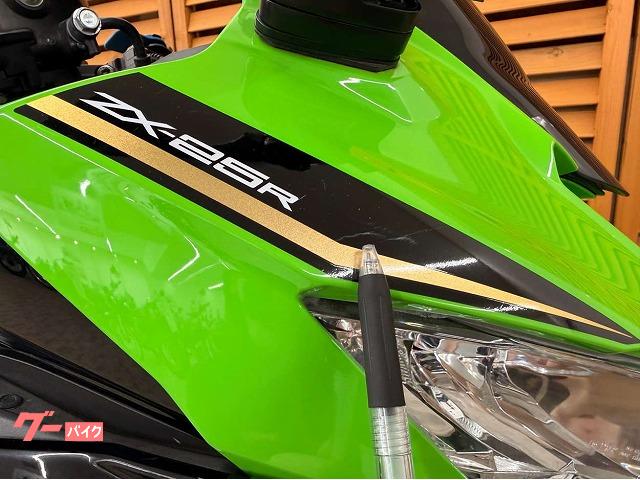 カワサキ Ninja ZX－25R SE トリックスター製マフラー