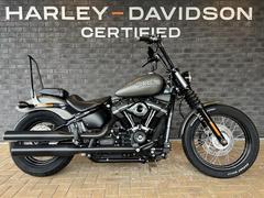 ＨＡＲＬＥＹ−ＤＡＶＩＤＳＯＮ　ＦＸＢＢ　ソフテイルストリートボブ　ハンドル改　シーシーバー　サイドナンバー　Ｓ＆Ｓエアクリ　２人乗仕様　ＨＤ認定中古車