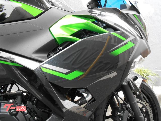 カワサキ Ｎｉｎｊａ　４００　２３年モデルの画像（東京都