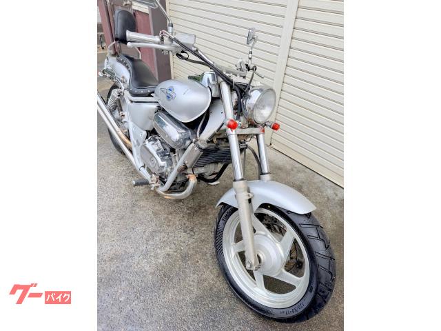 マグナ250 ホンダ V-TWIN MAGNA２５０ コブラシート全年式 マグナ250 クラシックコブラシート タックロール | オートバイの