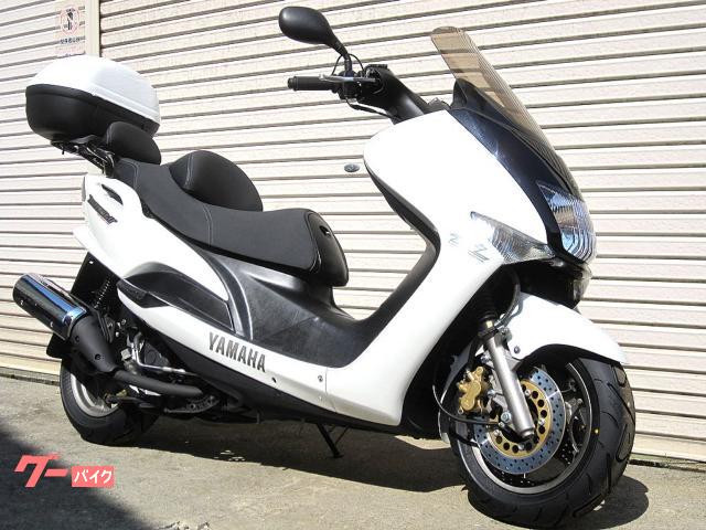 マジェスティ１２５Ｆｉ　２００８年最終モデル　走行少　ＧＩＶＩ３５Ｌリアボックス　タイヤ前後新品　グリップヒーター　パールホワイト