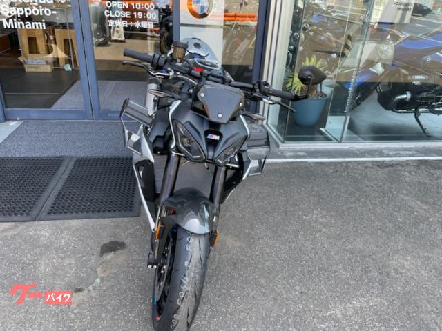 BMW M1000R 2025新型 ホワイト・アルミニウム