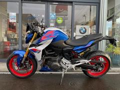 ＢＭＷ　Ｆ９００Ｒ　２０２５新型　純正スポーツスクリーン付　バーエンドミラー　新型軽量鋳造ホイール　新型リアフェンダー　デイタイムライト他