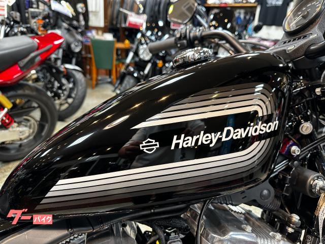 バイク用流線型タンク 黒白フレイム　ハーレー ハーレー好きな皆さま!! 名作グラフィックをオマージュしたアイテムは