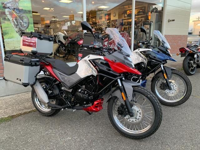 ＳＹＭ ＮＨ Ｔ １２５ ｅｘオリジナルコンプリート－レベル２－ トリプルボックス ＵＳＢ出力 ＡＢＳ｜カマダサイクルｅｘ｜新車・中古バイク なら【グーバイク】