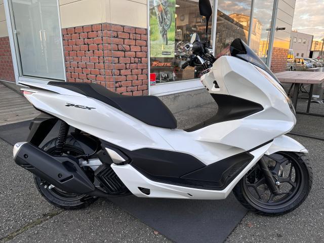 ホンダ ＰＣＸ パールジャスミンホワイト ＪＫ０５ リヤディスク｜カマダサイクルｅｘ｜新車・中古バイクなら【グーバイク】