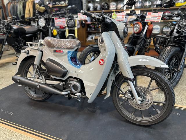 スーパーカブＣ１２５ガレージ保管　走行３７００ｋｍ 自賠責保険令和3年9月まで ホンダ スーパーカブC125 リアボックス・キャリア・スクリーン